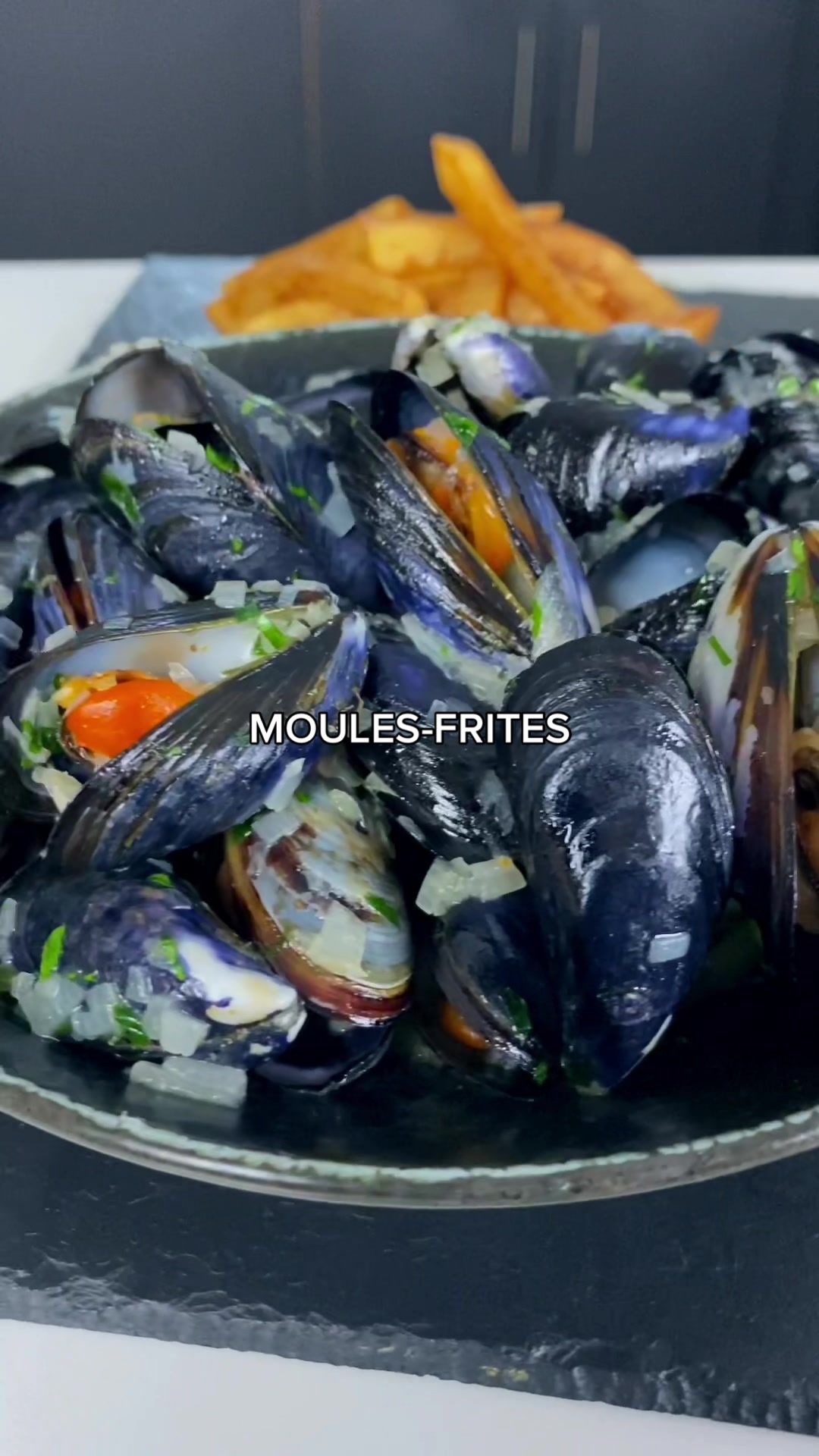 @samseats Moules-frites  #mussels #fries #food #asmr #fyp ♬ original sound - Sam...